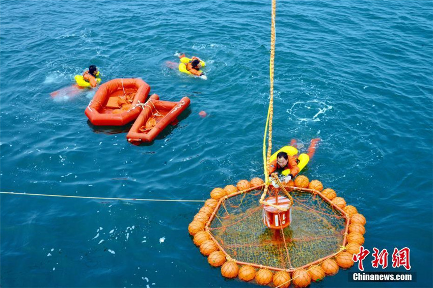 Chinesische und europ?ische Astronauten absolvieren Seerettungstraining