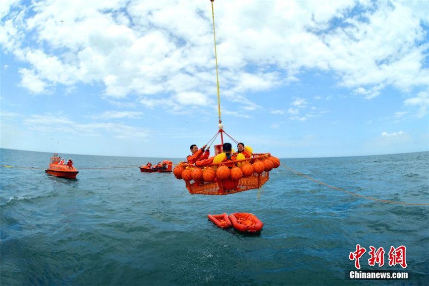 Chinesische und europ?ische Astronauten absolvieren Seerettungstraining