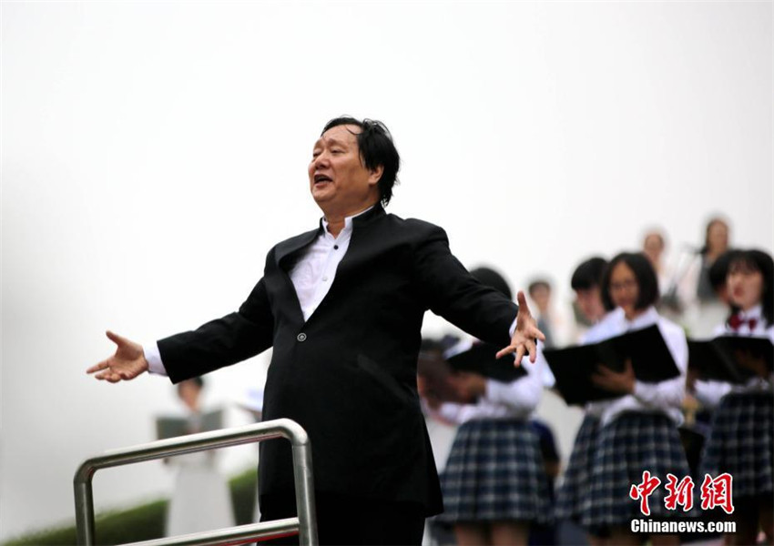 Zhangjiajie: Chor auf dem Dach