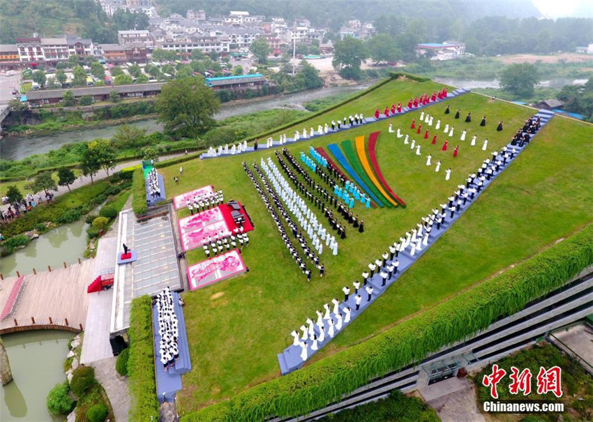 Zhangjiajie: Chor auf dem Dach