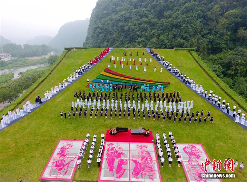Zhangjiajie: Chor auf dem Dach