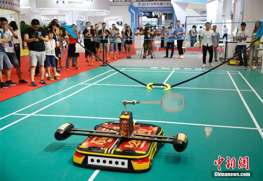 Roboterpianist TeoTronico debütiert auf World Robot Conference 2017