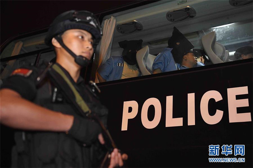 122 Verd?chtige aus Kambodscha zurückgeholt