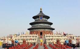 Das chinesische Frühlingsfest steht vor der Tür und viele Menschen bereiten sich schon auf das gr??te traditionelle Fest in China vor. Im vormodernen China wurde auch am Kaiserhof gefeiert, und zwar mit einer ganzen Reihe von besonderen Br?uchen.