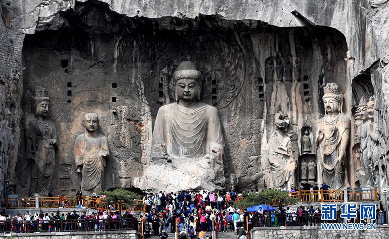 Longmen Grotten in Luoyang w?hrend der Touristensaison