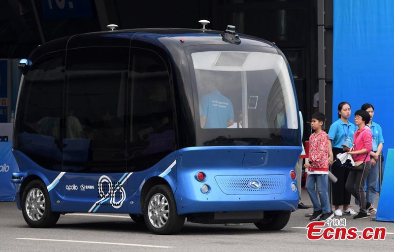Ein führerloser Elektrobus bietet w?hrend der?Digital China Summit