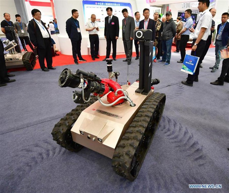 Roboter werden auf der Seidenstra?e-Expo in China gezeigt