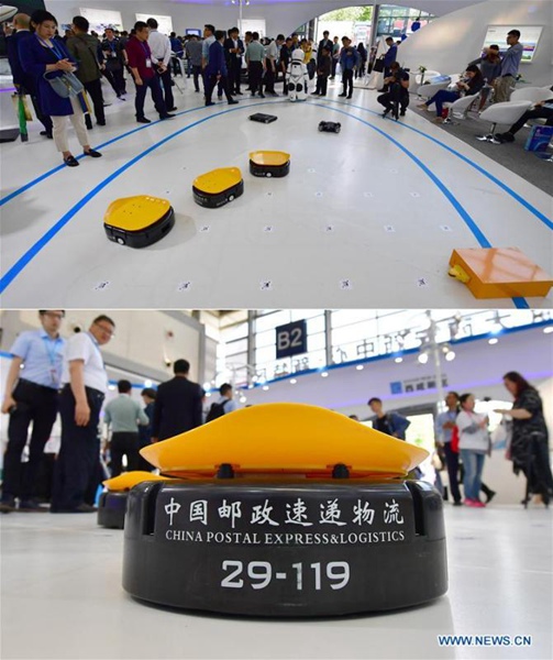 Roboter werden auf der Seidenstra?e-Expo in China gezeigt