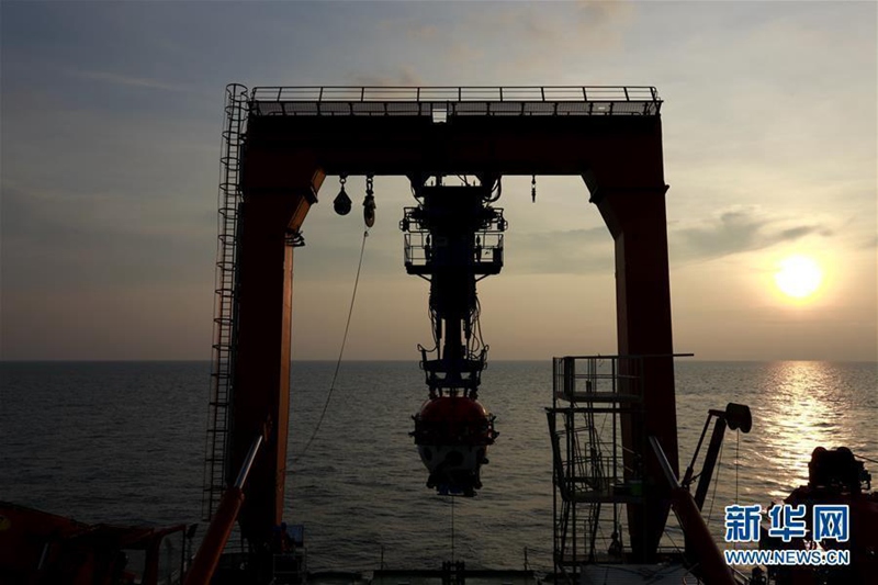 Ein bemanntes Tauchgef?hrt entnimmt Proben aus dem Südchinesischen Meer