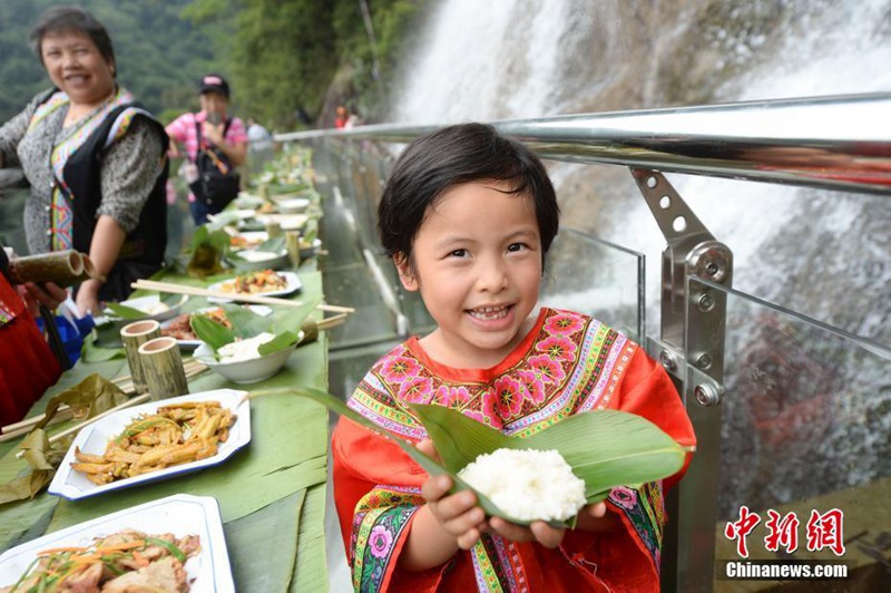 Drachenbootfest in der Luft