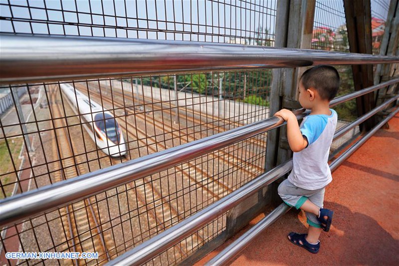 Neuer l?ngerer Fuxing-Hochgeschwindigkeitszug debütiert