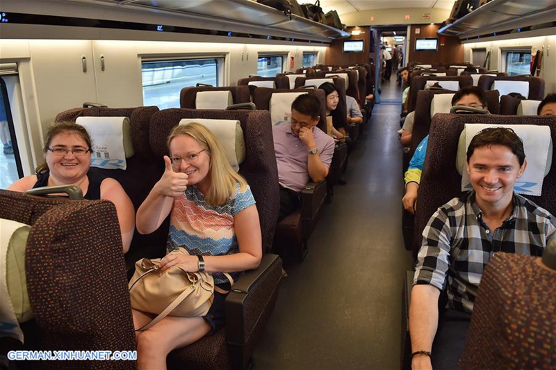 Neuer l?ngerer Fuxing-Hochgeschwindigkeitszug debütiert