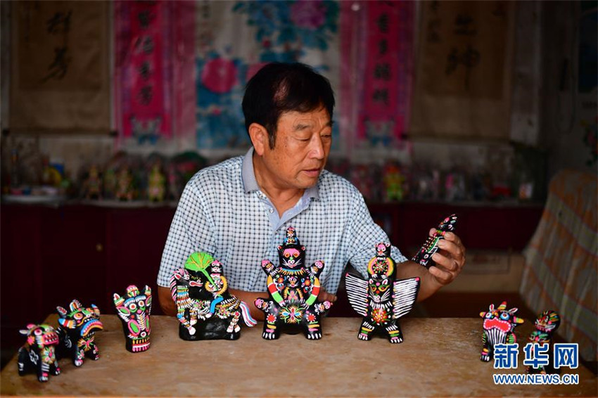 Handgefertigte Tonstatuetten ?Ninigou“: lebendes Fossil aus der grauen Vorzeit