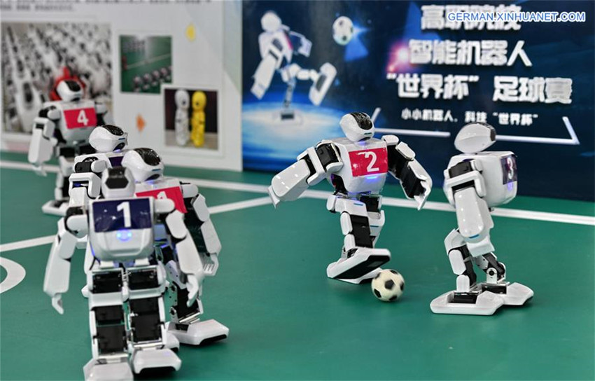 Roboter-Fu?ballspiel findet in Beijing statt