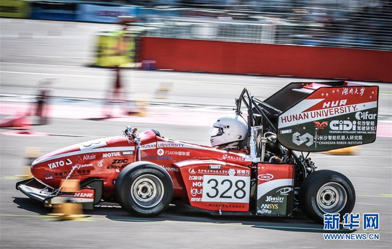 Chinesische Teams nehmen an Formula Student Wettkampf teil