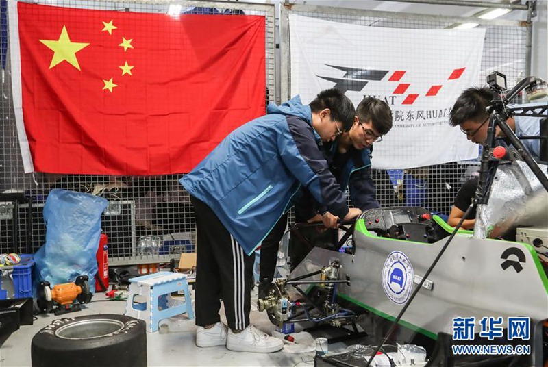 Chinesische Teams nehmen an Formula Student Wettkampf teil