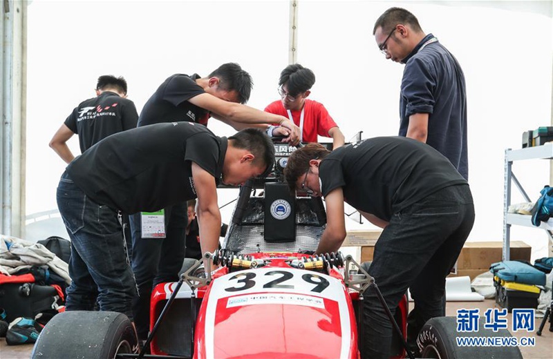 Chinesische Teams nehmen an Formula Student Wettkampf teil