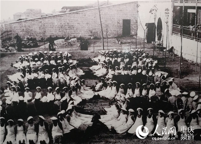 Fotoausstellung über die Bombardierungen von London und Chongqing