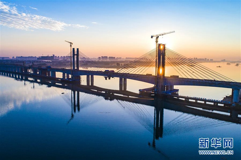 Hanjiang-Brücke von Menghua-Eisenbahn ist im Bau