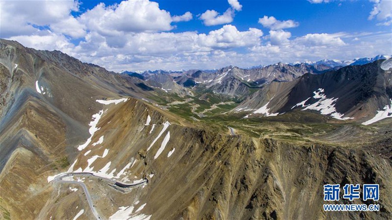 Stra?enbau in Xinjiang