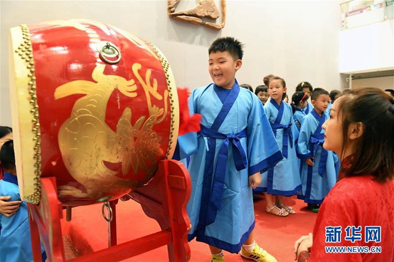 Schuljahresbeginn: Einschulung mit traditioneller Zeremonie