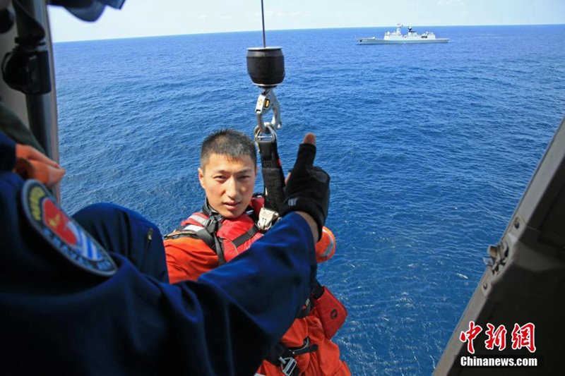 Chinesisches Schiff l?uft in den Hafen von Darwin ein