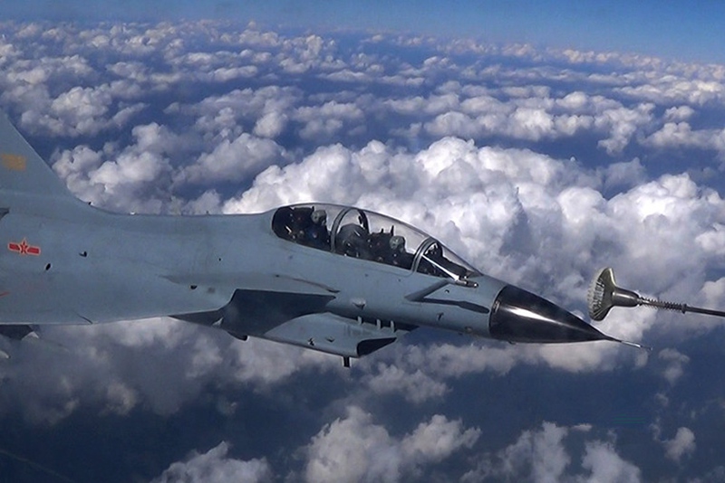 J-10-Kampfjets starten bei Trainingseinsatz