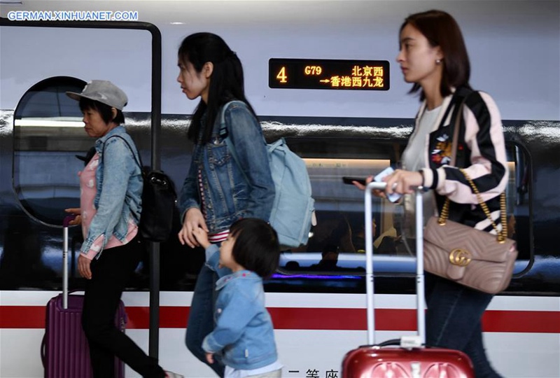 Erster Hochgeschwindigkeitszug von Beijing nach Hongkong f?hrt ab