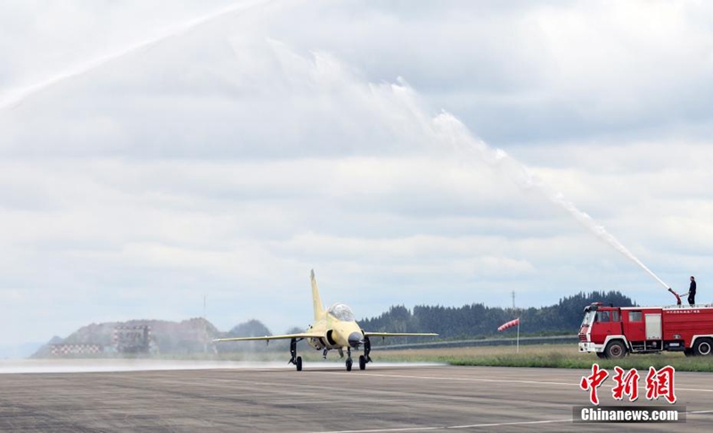 Neuer AVIC-Jet hat in Guizhou sein Debüt
