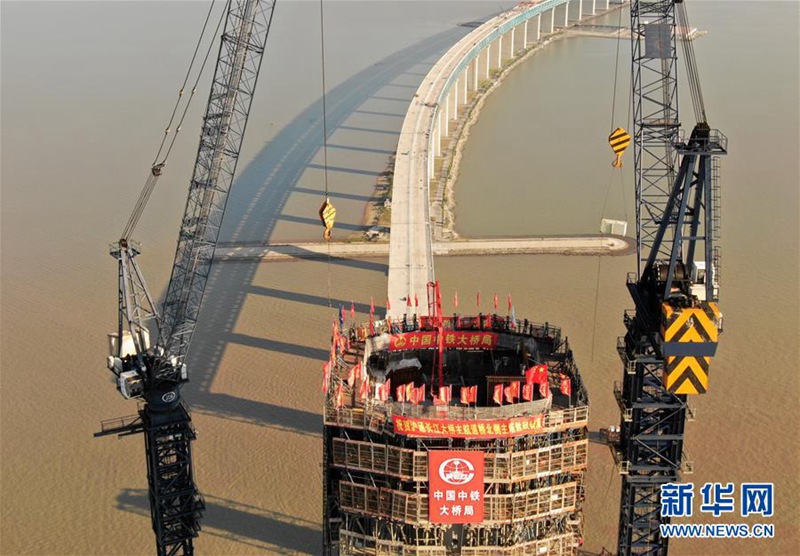 Weltgr??te Schr?gseilbrücke in wichtiger Bauphase