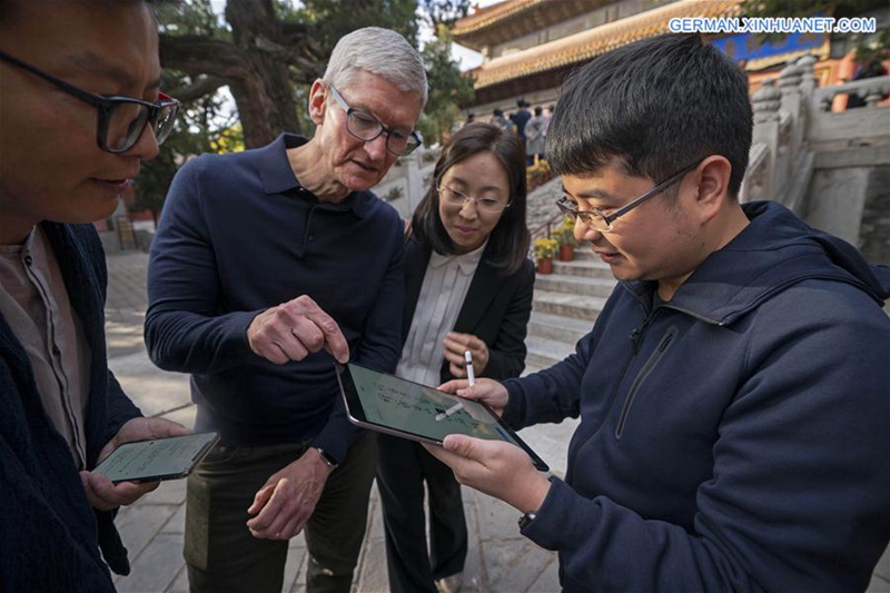 Apples CEO Tim Cook besucht Beijing