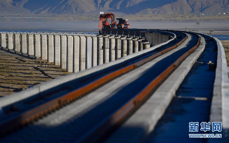 Die Sichuan-Tibet-Eisenbahn steigt vom Sichuan-Becken bis zum 