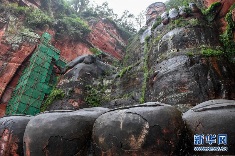 Restaurierung des Gro?en Buddhas von Leshan in wichtiger Phase