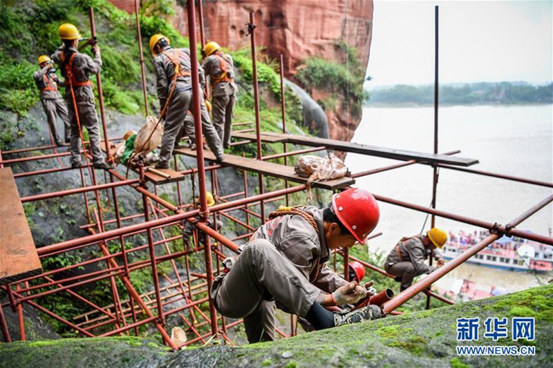 Restaurierung des Gro?en Buddhas von Leshan in wichtiger Phase