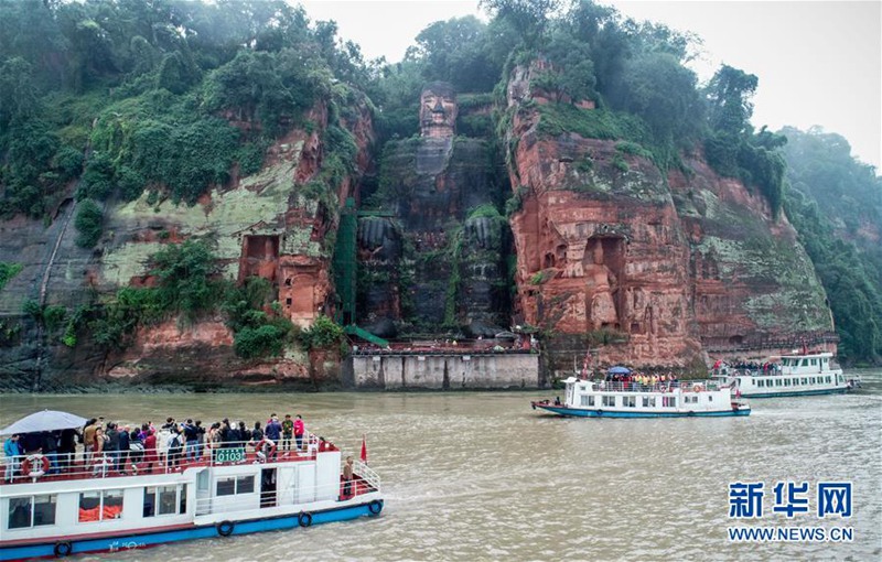 Restaurierung des Gro?en Buddhas von Leshan in wichtiger Phase