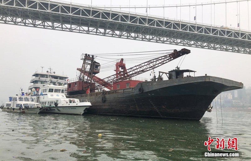 Lage des in Fluss gestürzten Busses best?tigt