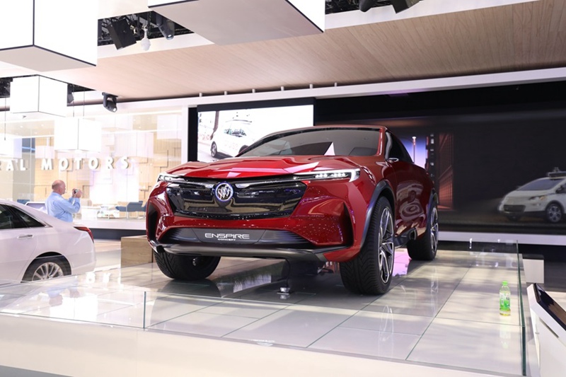 Autos mit alternativen Energien auf der Importmesse