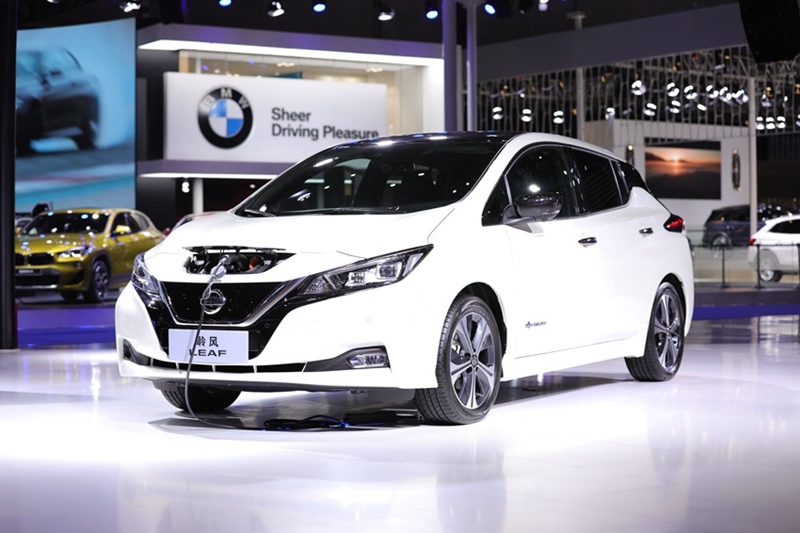 Autos mit alternativen Energien auf der Importmesse