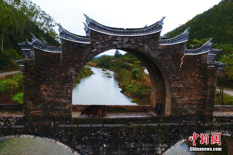 Seltene Steinbrücke in Jiangxi unter Denkmalschutz