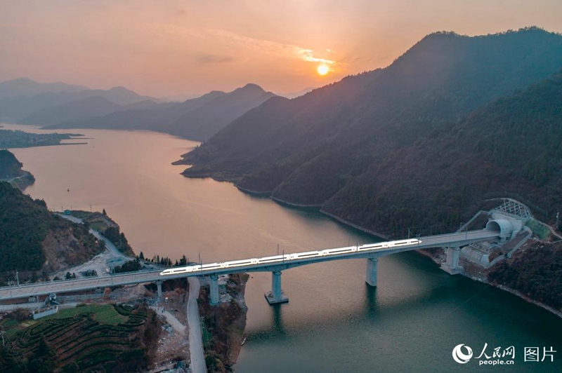 Hochgeschwindigkeitsstrecke zwischen Hangzhou und Huangshan in Betrieb genommen