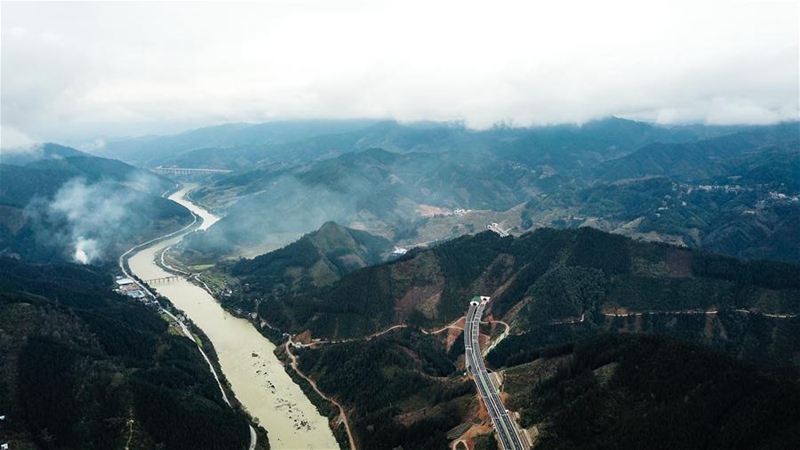 Autobahn Libo-Rongjiang für Verkehr freigegeben