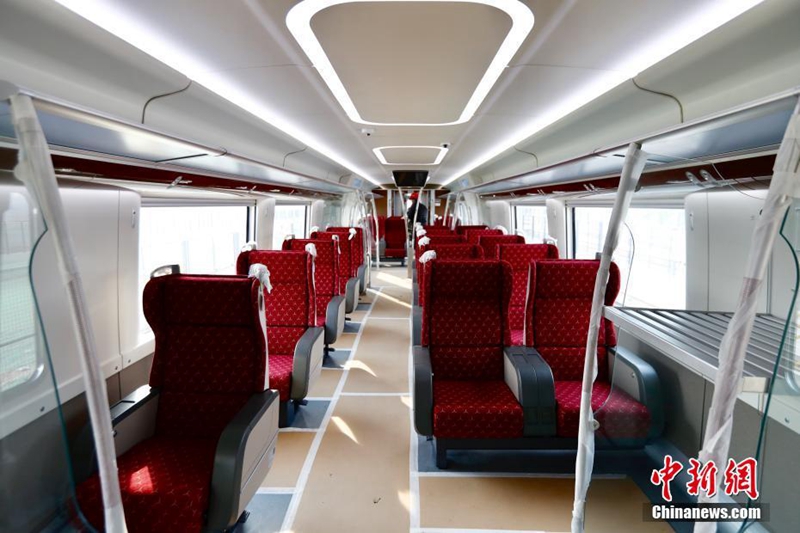 Autonome Stadtbahn verbindet Daxing-Flughafen mit dem Beijinger Stadtzentrum