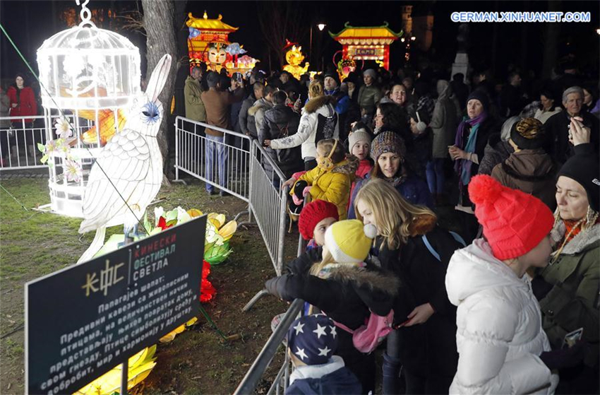 Fantastische Lichter zum Frühlingsfest dekoriert Serbien