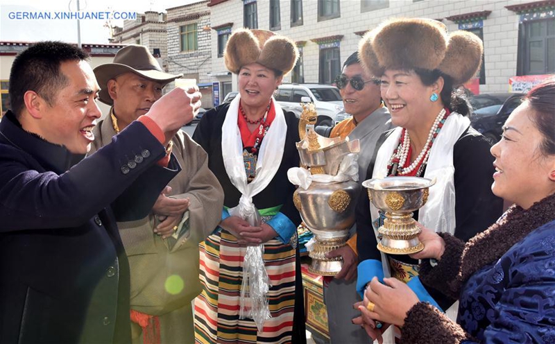 Tibetaner feiern Losar und Frühlingsfest