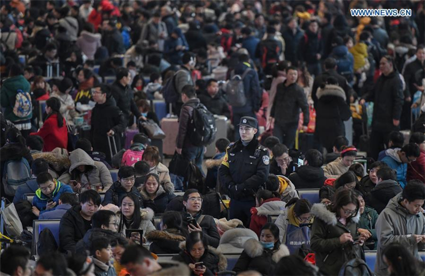 Bahn-Reisehoch nach dem Frühlingsfest