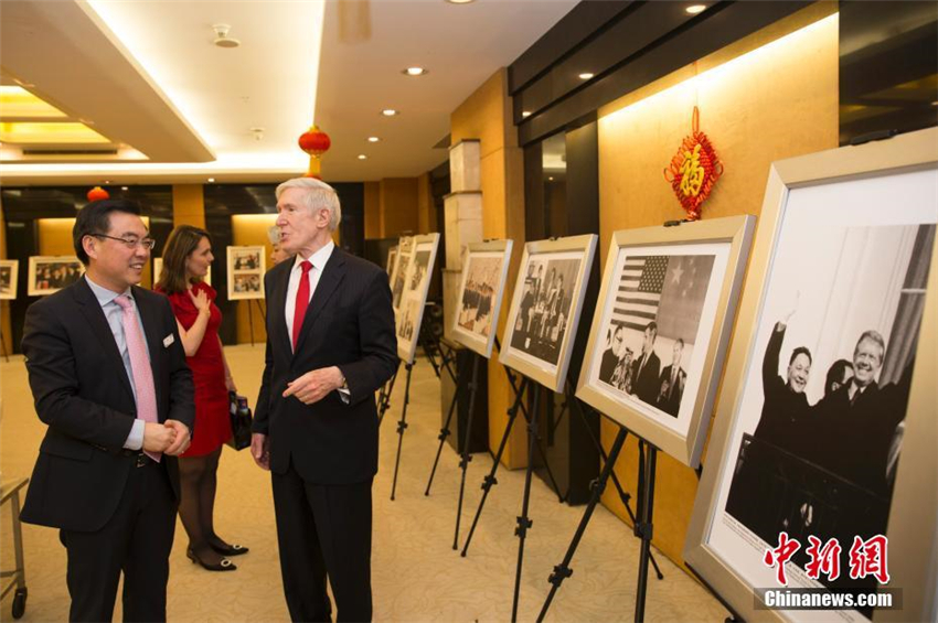 Fotoausstellung zum 40. Jahrestag der Aufnahme diplomatischer Beziehungen zwischen China und den USA