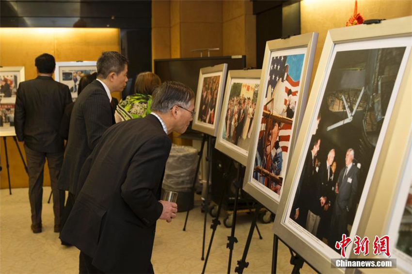 Fotoausstellung zum 40. Jahrestag der Aufnahme diplomatischer Beziehungen zwischen China und den USA