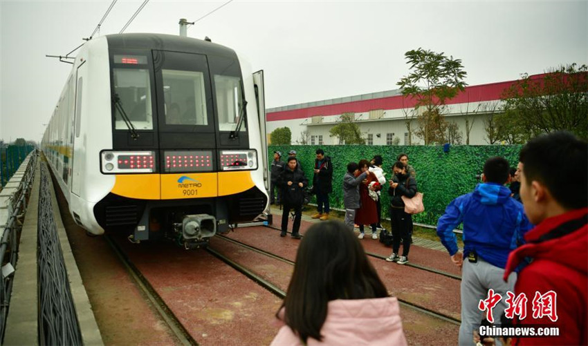 Fahrerlose U-Bahn in Chengdu vorgestellt