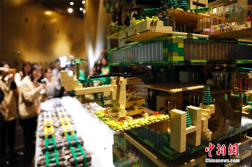 LEGO-Modell ?Vertikale Stadt“ in Shanghai ausgestellt