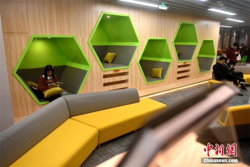 24-Stunden-Bibliothek mit Schlafkabinen